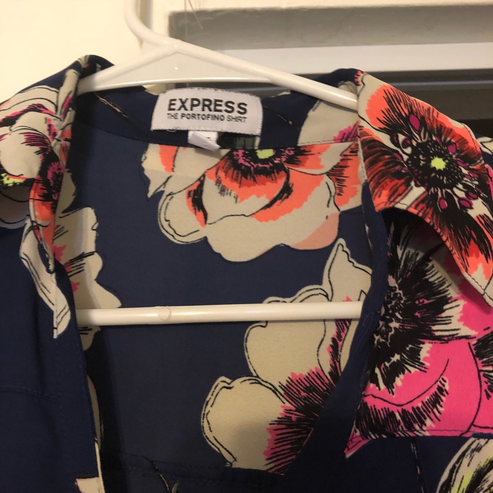 Like new Express button up ! - Picture 2 of 4